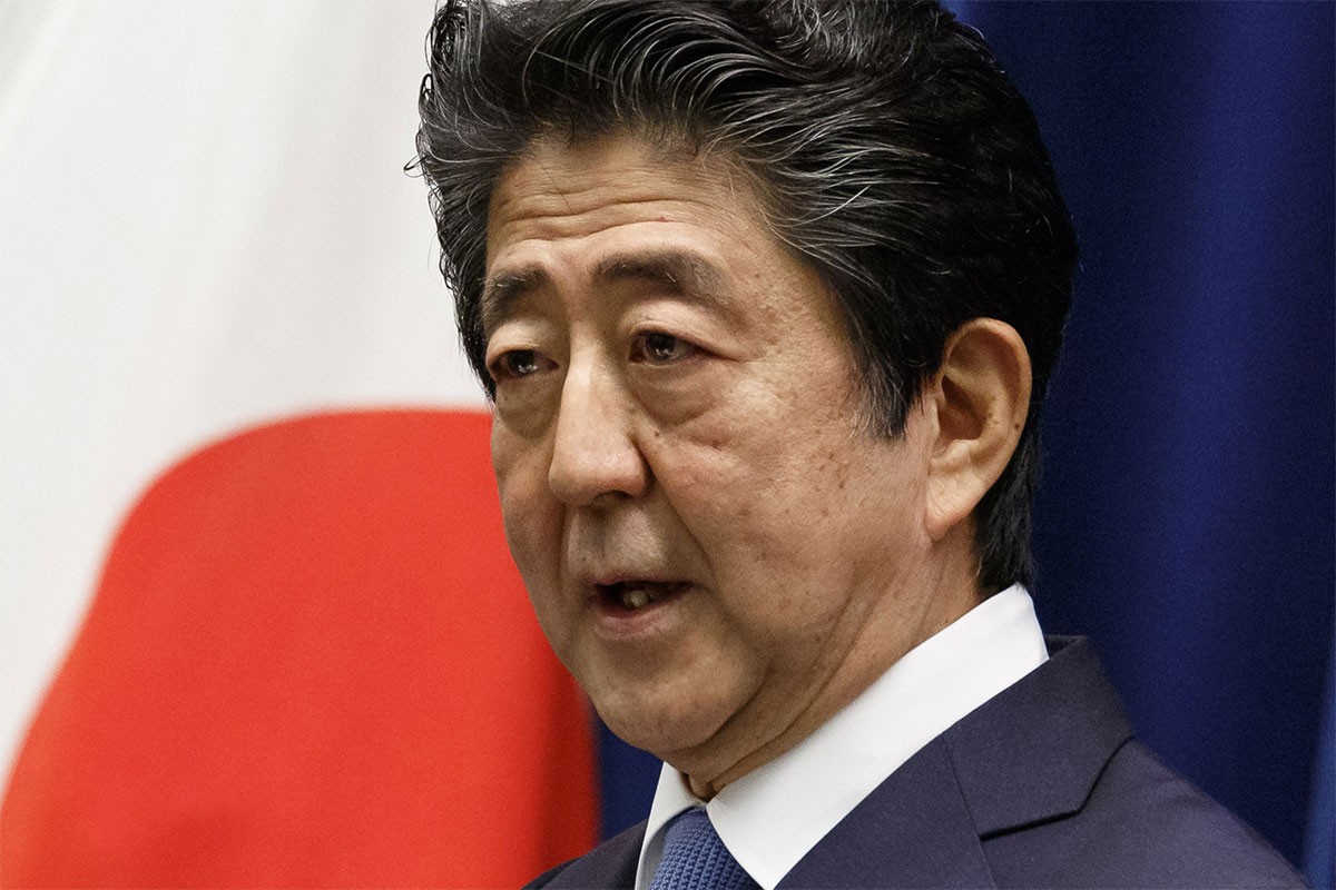 Pucano na bivšeg japanskog premijera Abea, bore mu se za život (VIDEO)