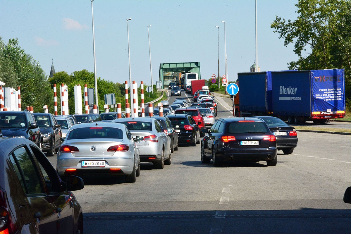 Državljanin BiH pijan imao udes na granici pa pobjegao