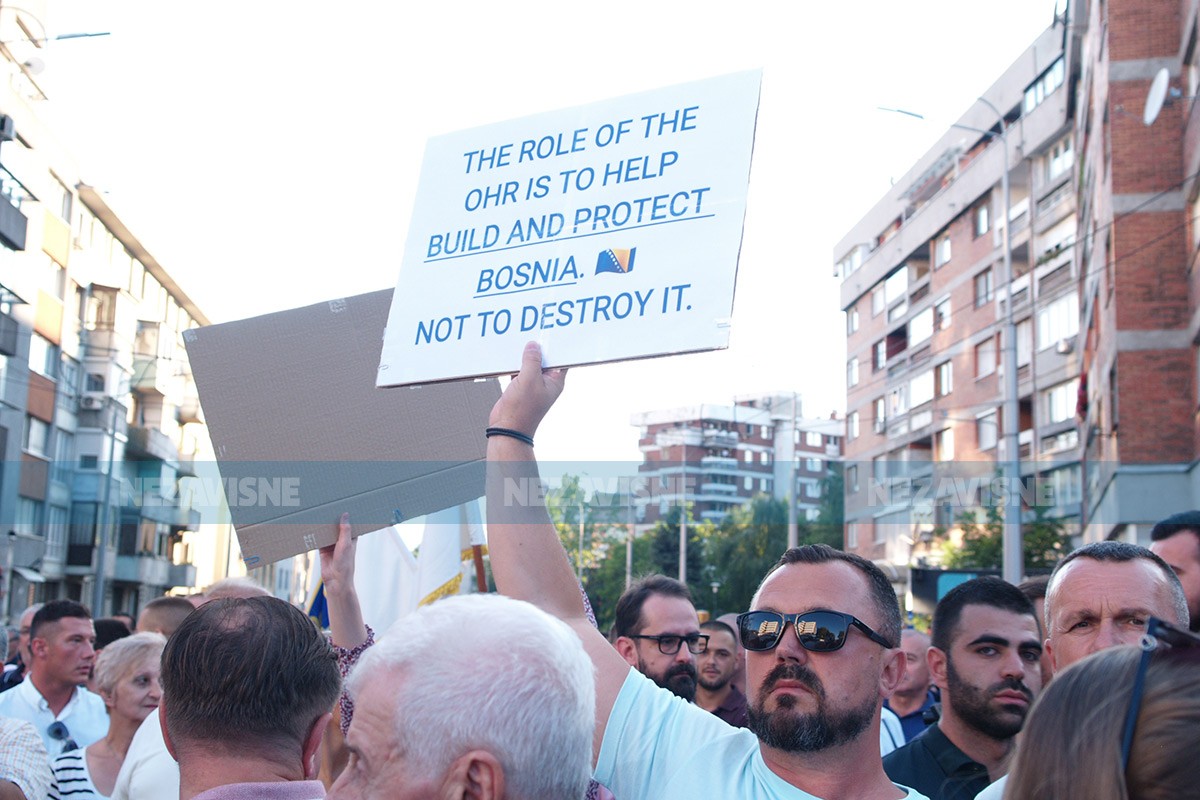 Protest ispred OHR-a: Pozvali Šmita da ne mijenja Ustav i Izborni zakon