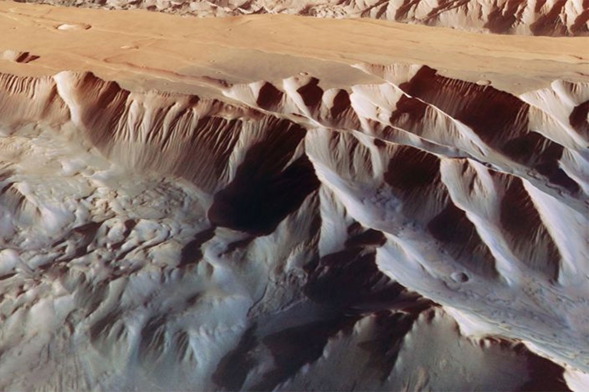 Kako izgleda najveći kanjon u našem solarnom sistem