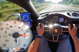 Auto-putem 325 km na sat, pogledajte kako "leti" porše 911 turbo S