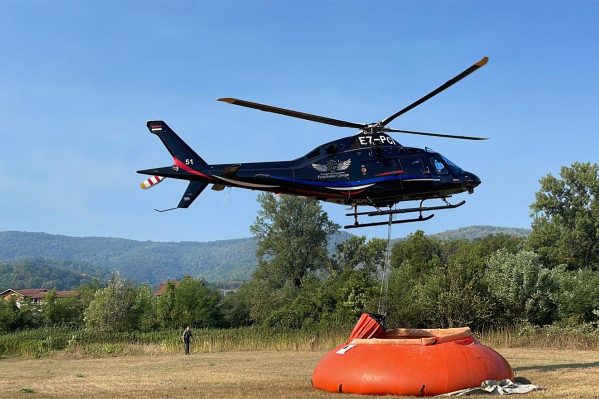 Vatrogasci i Helikopterski servis Republike Srpske gase požar na Vrbanjskim brdima