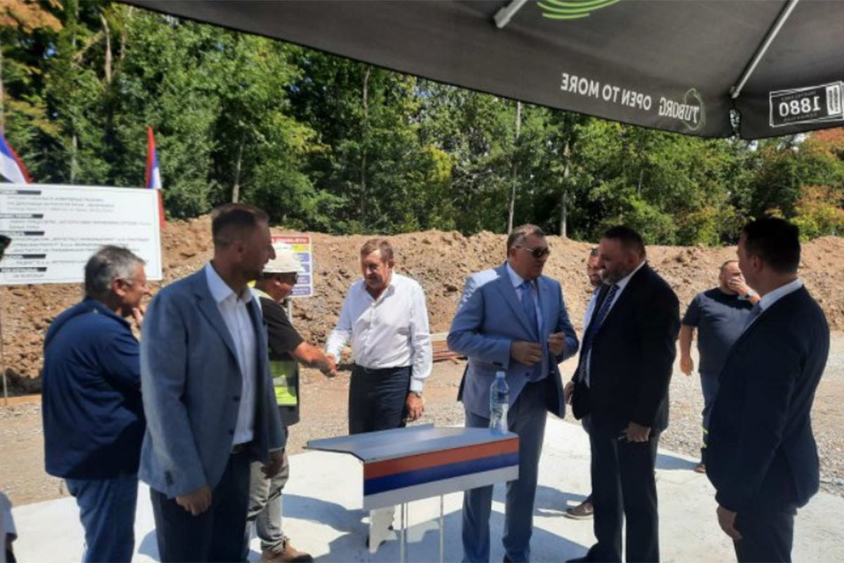 Dodik, Ćorić i Mitrović na mjestu izvođenja pripremnih radova na dionici auto-puta Bijeljina-Rača