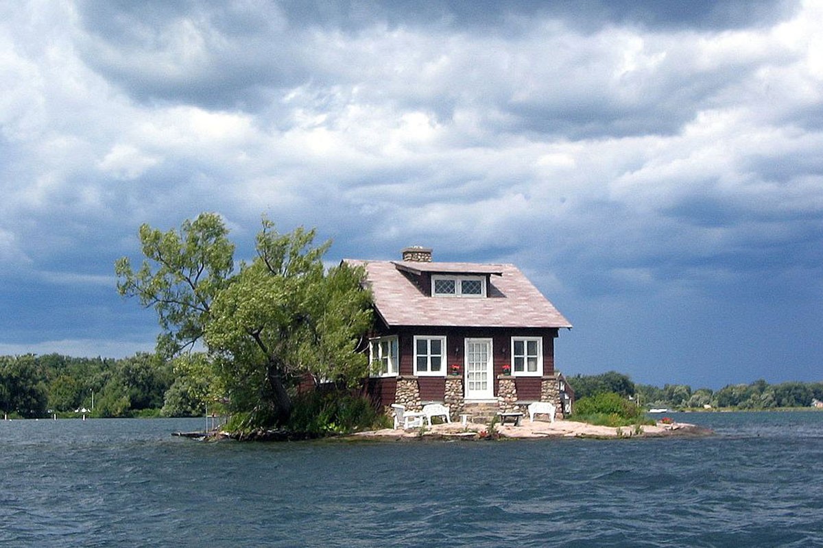 Najmanje naseljeno ostrvo na svijetu, stane jedna kuća i drvo