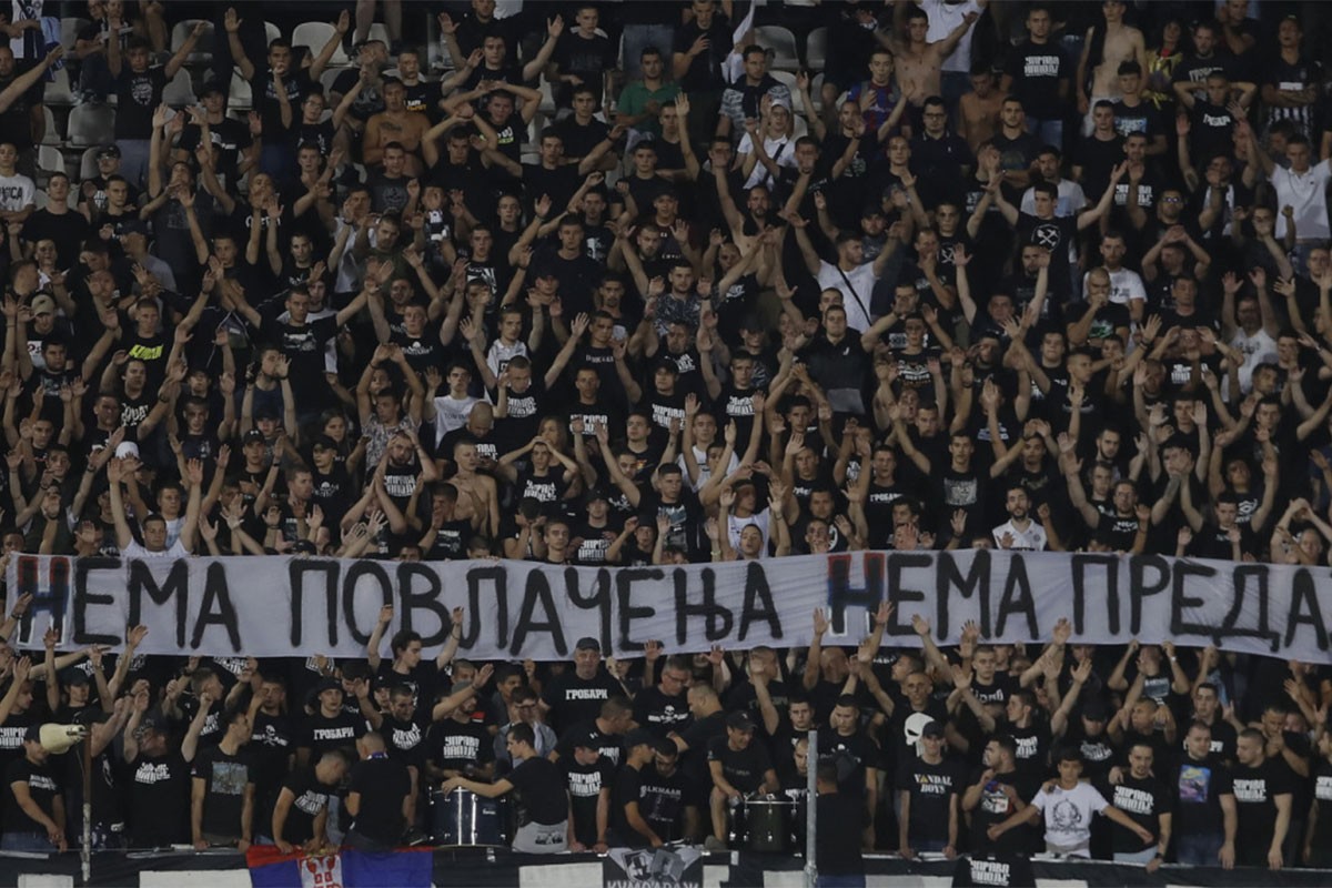 "Grobari" natjerali fudbalere Partizana da skinu dresove