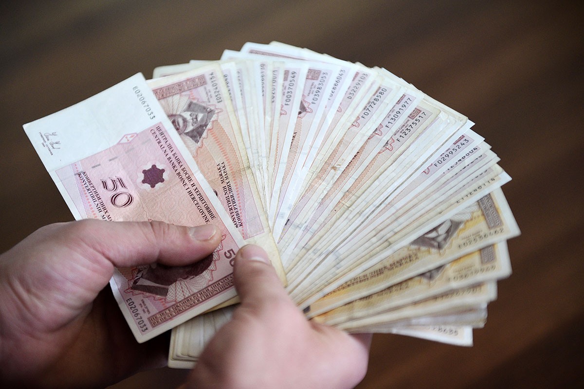 Prosječna mjesečna bruto plata u BiH viša za 9,5 odsto