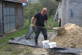 U rodnom selu Kemala Malovčića farmerima nije do pjesme