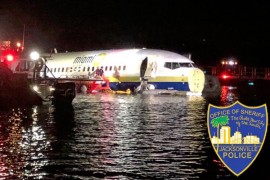 Avion promašio pistu i završio u jezeru