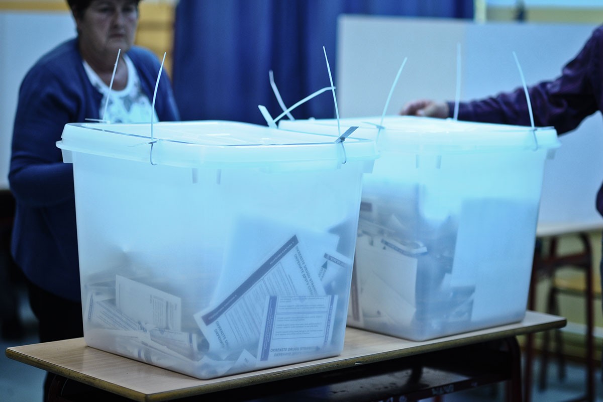 Izvještaj: Četvrtina građana tvrdi da su im stranke nudile novac za glas