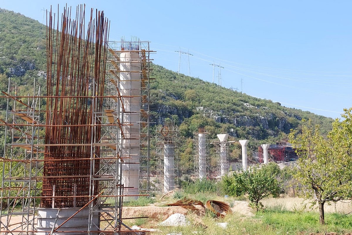 Najveći most na Trebišnjici poprima obrise
