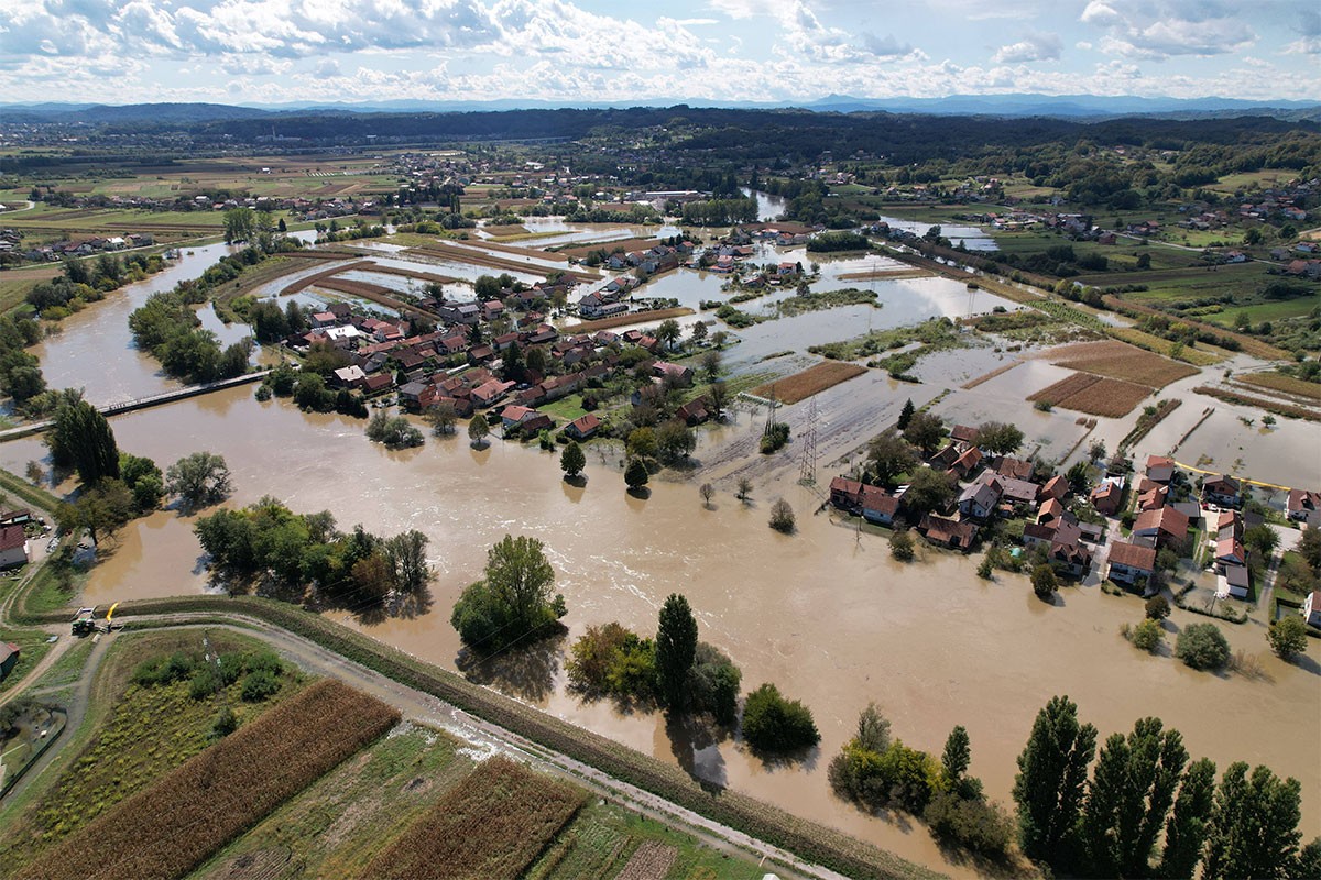 Pogledajte fotografije iz vazduha poplava u Hrvatskoj