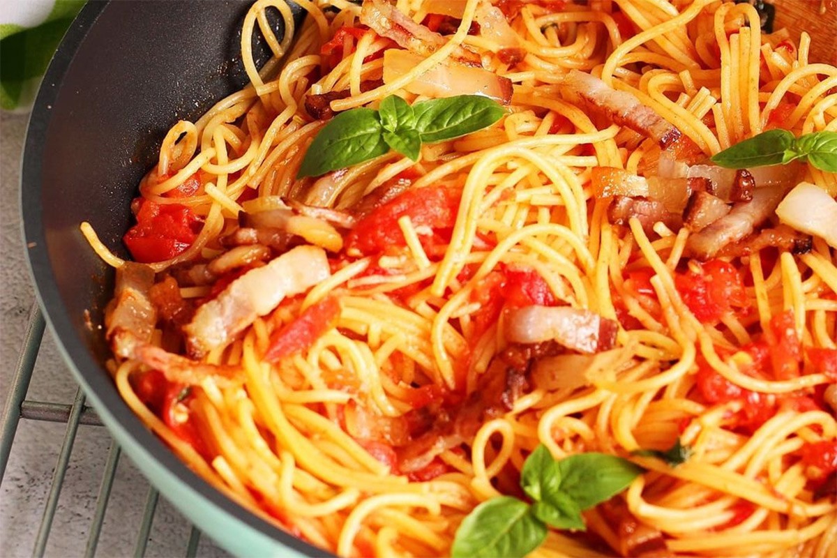 Sirovi špageti sa paradajzom