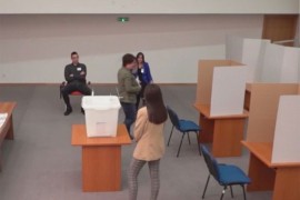 Novo pravilo: Glasačke kabine okrenute ka biračkom odboru i posmatračima