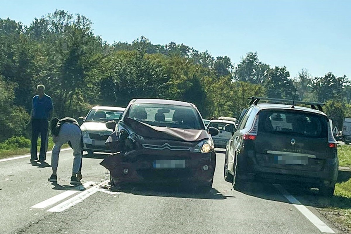 U udesu povrijeđena žena, za minut imala dvije saobraćajke