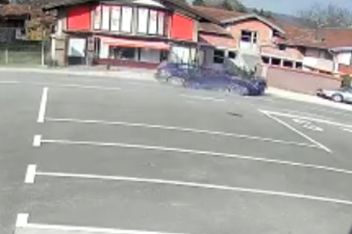 Stravična saobraćajka u Kotor Varošu, motociklista završio na UKC RS (VIDEO)