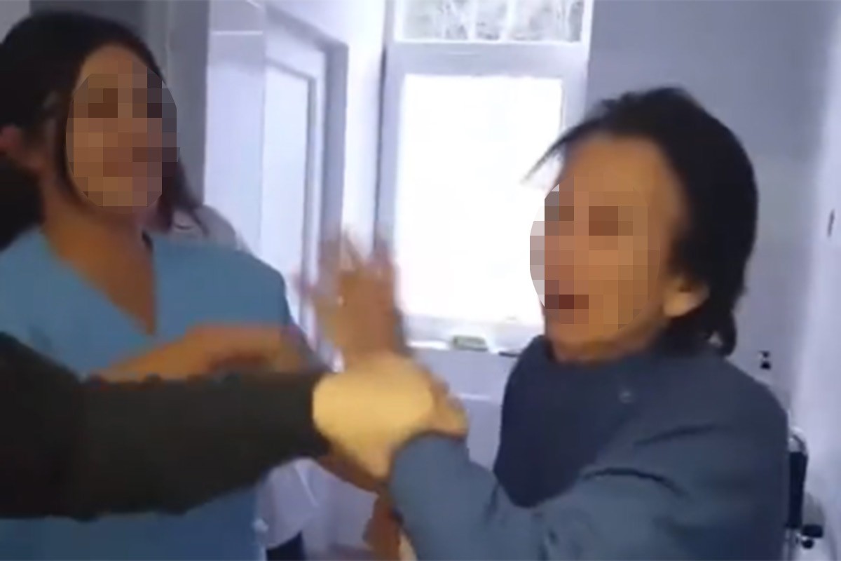 Medicinske sestre se iživljavale nad staricom, šamarale je i šutirale (UZNEMIRUJUĆI VIDEO)