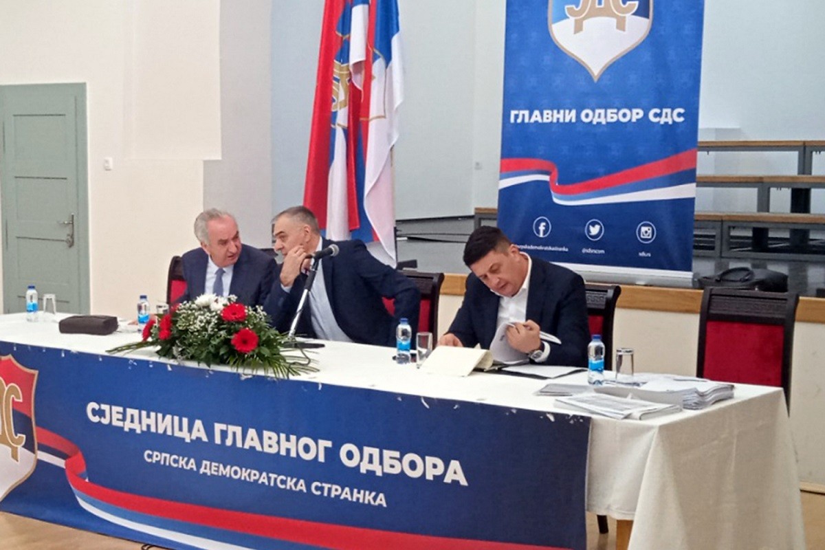 Sjednica SDS-a: Šarović predsjednička ovlaštenja prenio na Miličevića