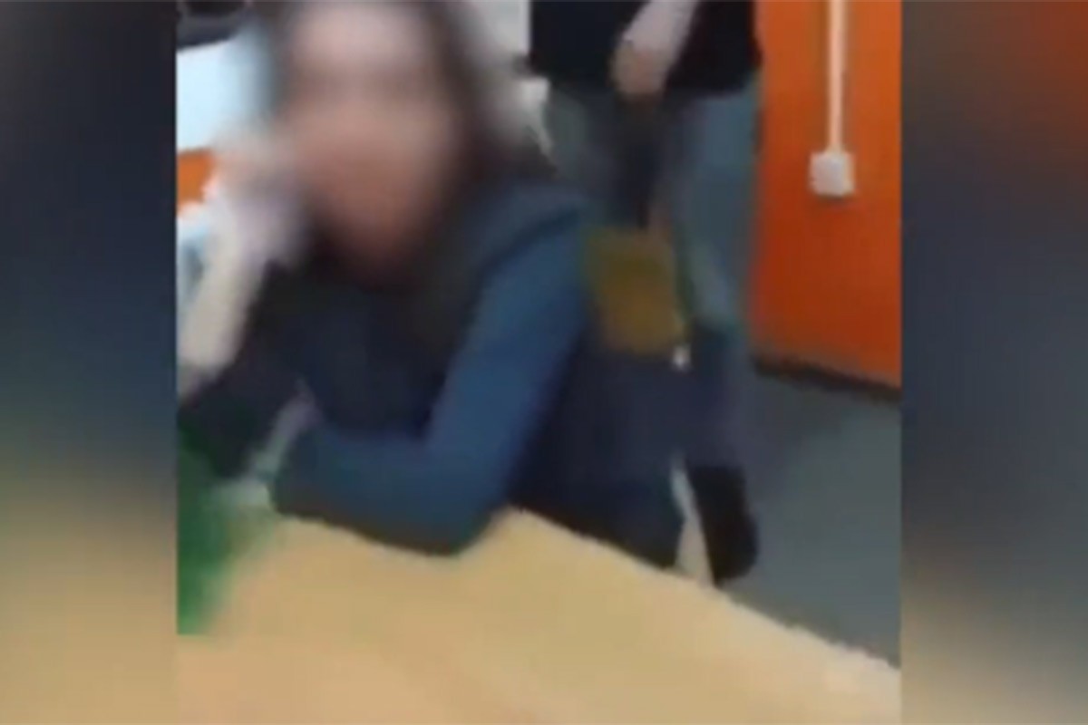 Užas u školi, učenici se iživljavali nad profesoricom (VIDEO)