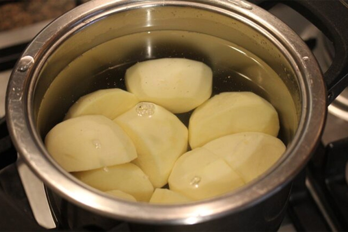 Zašto trebate dodati sirće u krompir dok se kuva