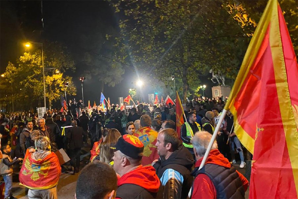 Protesti u Podgorici: "Crna Gora nije ničija prćija" (VIDEO)