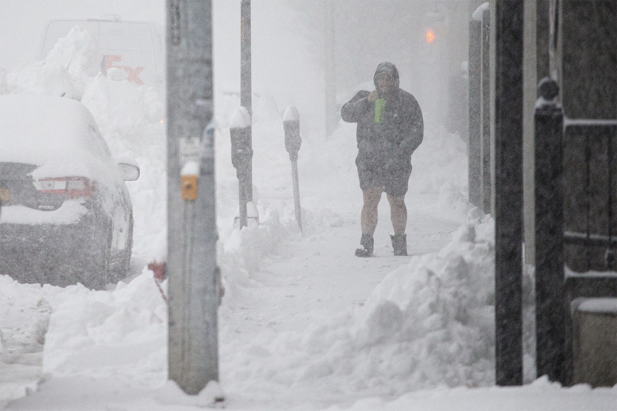 Snježna oluja pogodila Njujork, ima mrtvih