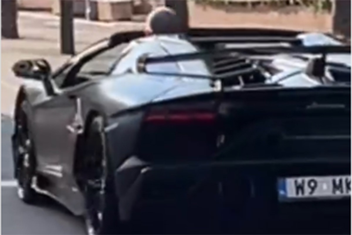 Kako izgleda kada dvometraš vozi Lamborghini (VIDEO)