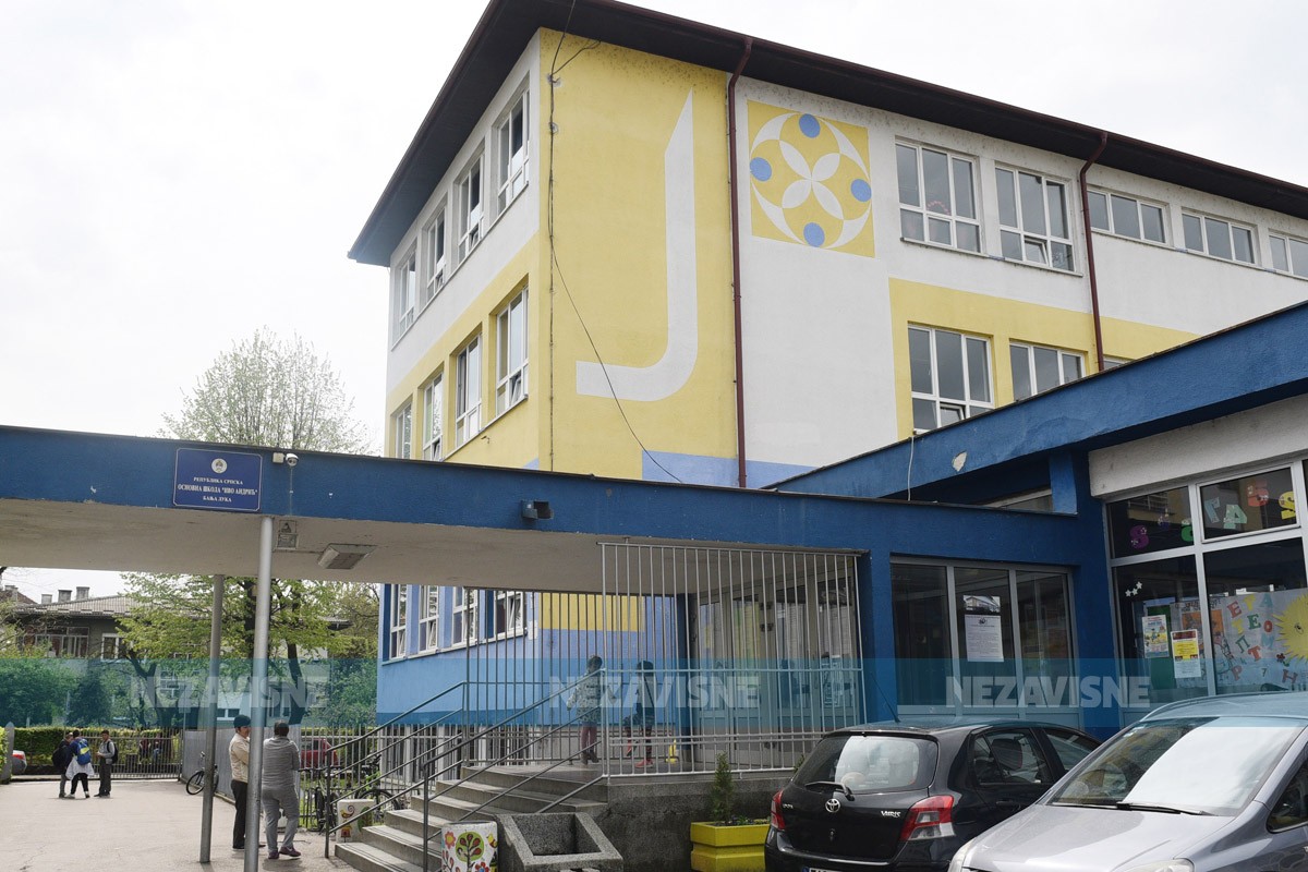 Užas u Banjaluci: Osnovac pretučen kod škole, opkolila ga grupa đaka