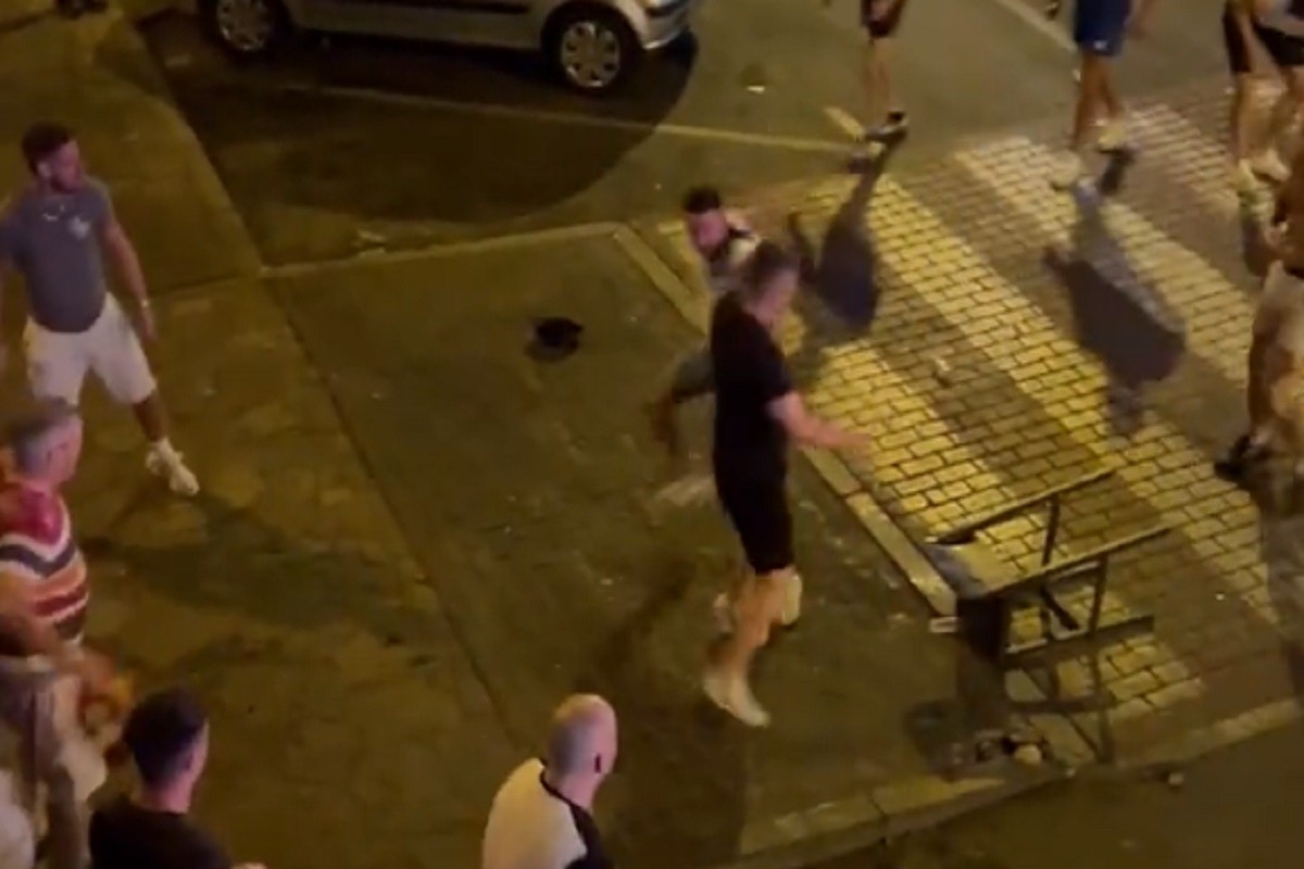 Navijači Engleske i Velsa na ulice Tenerifa donijeli žestoku tuču (VIDEO)