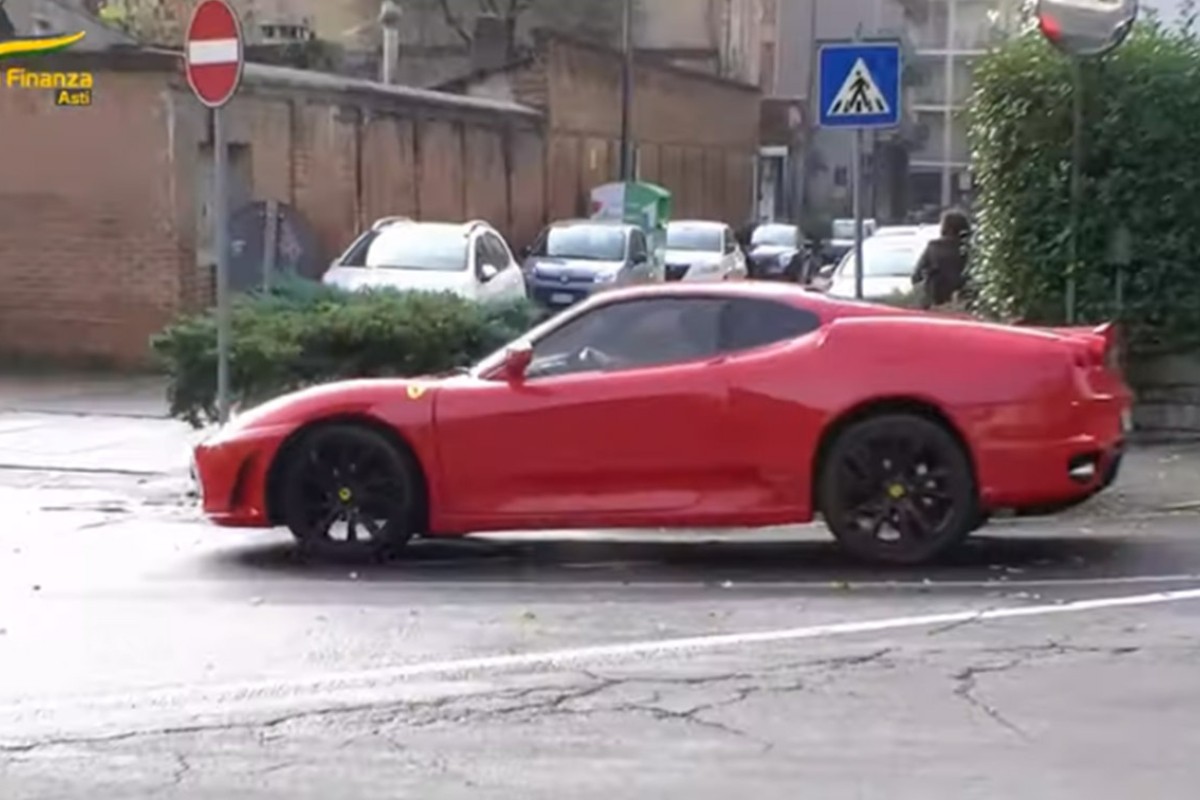 Hvalio se Ferrarijem, a vozio Toyotu (VIDEO)