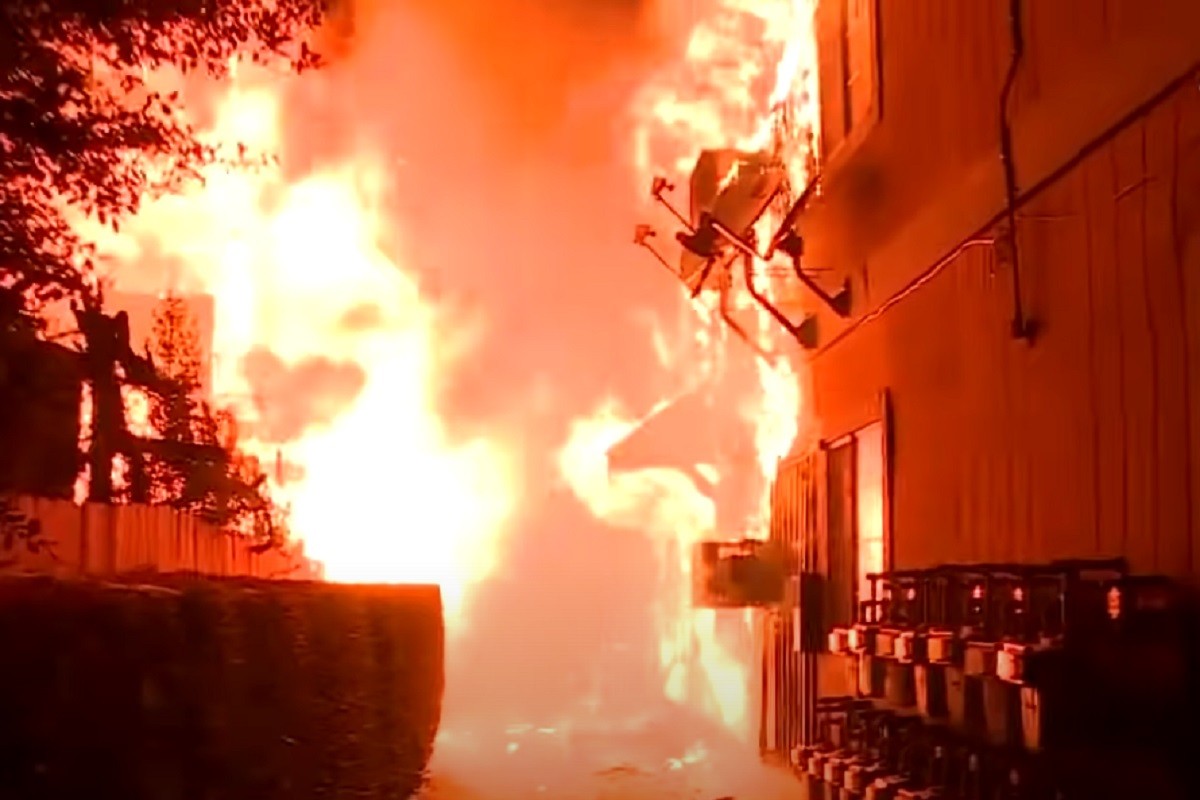 Zapalile se cisterne sa naftom u Brjanskoj oblasti (VIDEO)