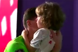 Golman Poljske Ščensni tješi uplakanog sina poslije poraza od Francuske (VIDEO)