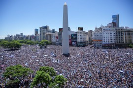 Argentinci u pobjedničkoj paradi, stotine hiljada ljudi na ulicama Buenos Ajresa (VIDEO)
