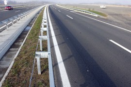 Sudarila se tri auta na autoputu Banjaluka – Gradiška, dvije osobe prevezene na UKC RS