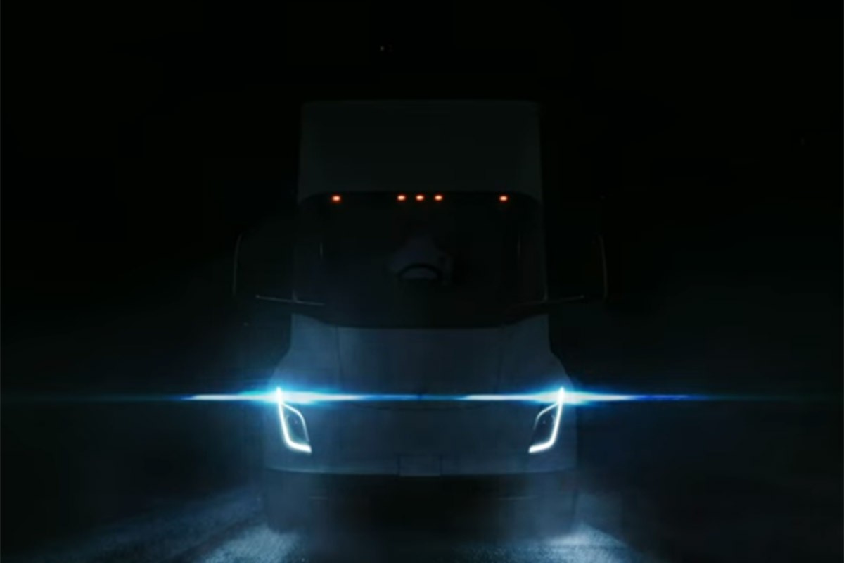 Debitovao Teslin električni kamion: "Ova stvar ima ludu snagu" (VIDEO)