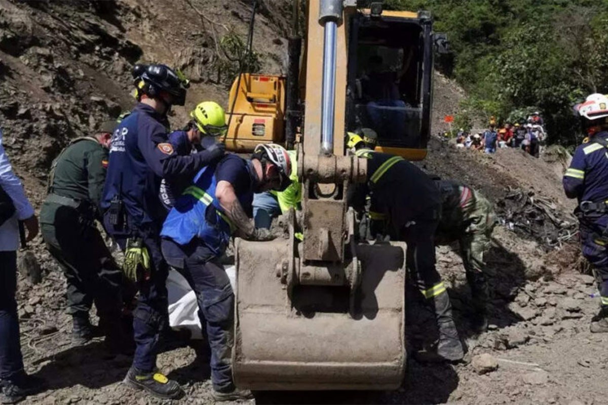 Odron zatrpao autobus u Kolumbiji, najmanje 33 žrtve
