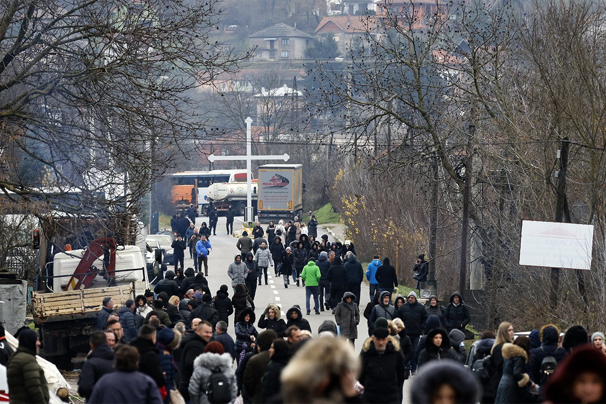 Srbi na KiM i dalje na barikadama