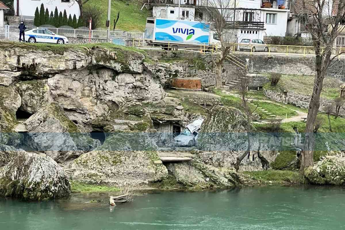 Nesreća u Banjaluci, fordom sletio među stijene na Vrućici (VIDEO)