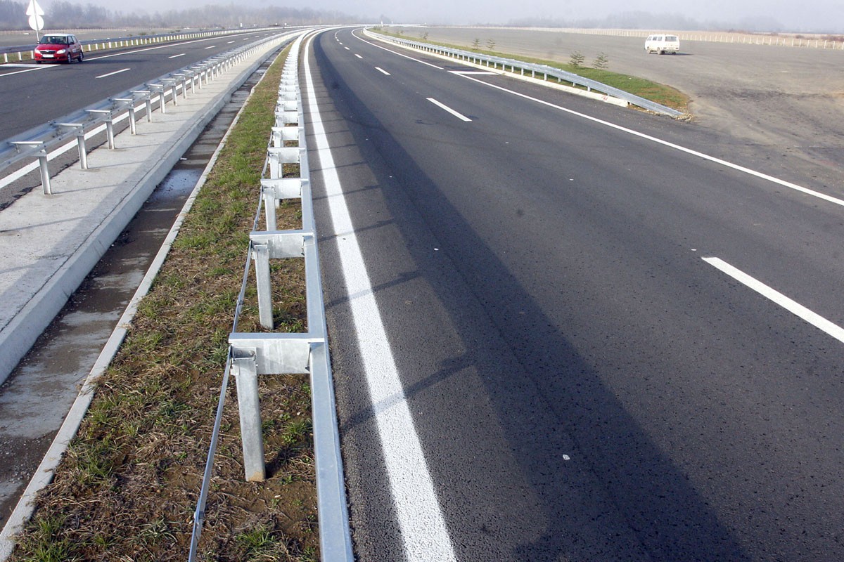 Sudarila se tri auta na autoputu Banjaluka – Gradiška, dvije osobe prevezene na UKC RS