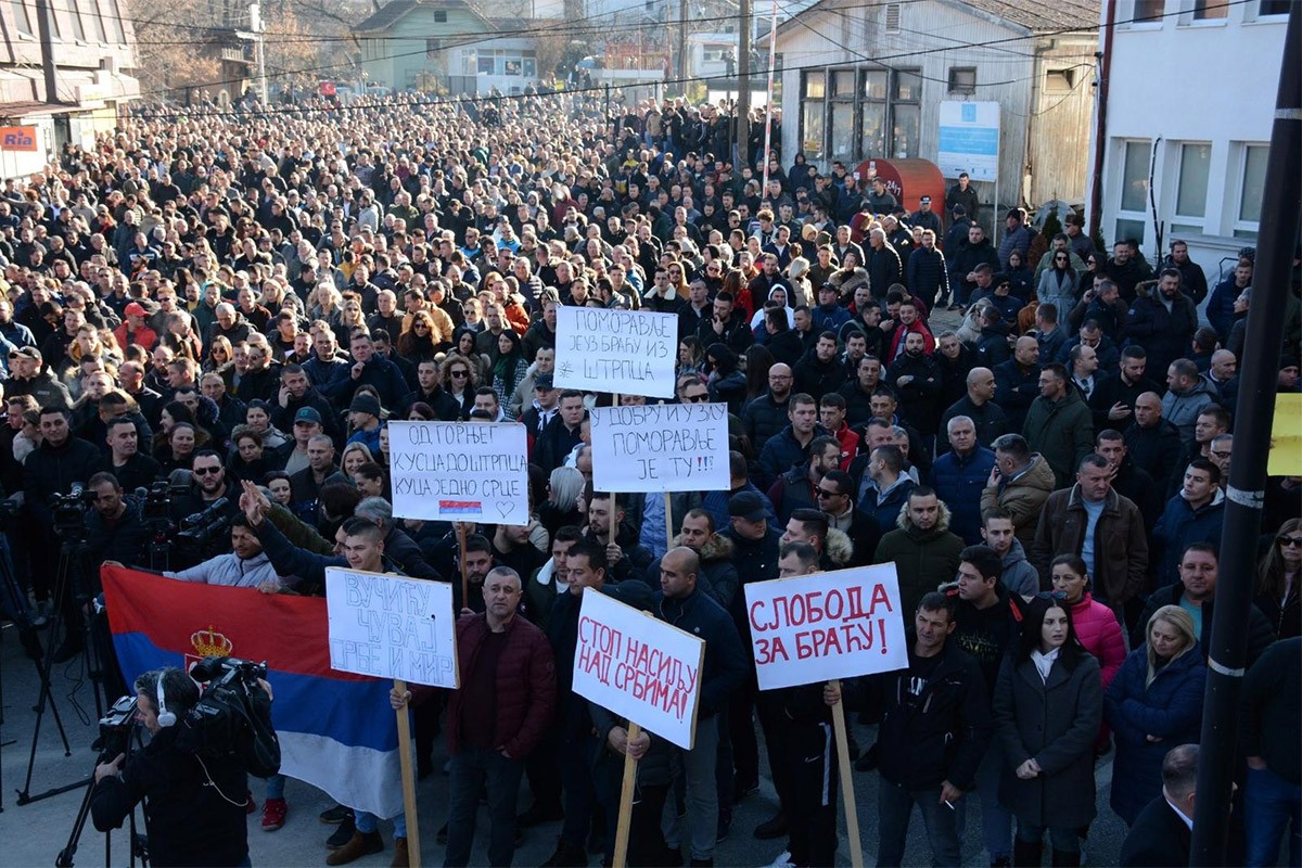Veliki protest nakon ranjavanja dječaka na KiM: "Svi smo mi Stefan i Miloš"