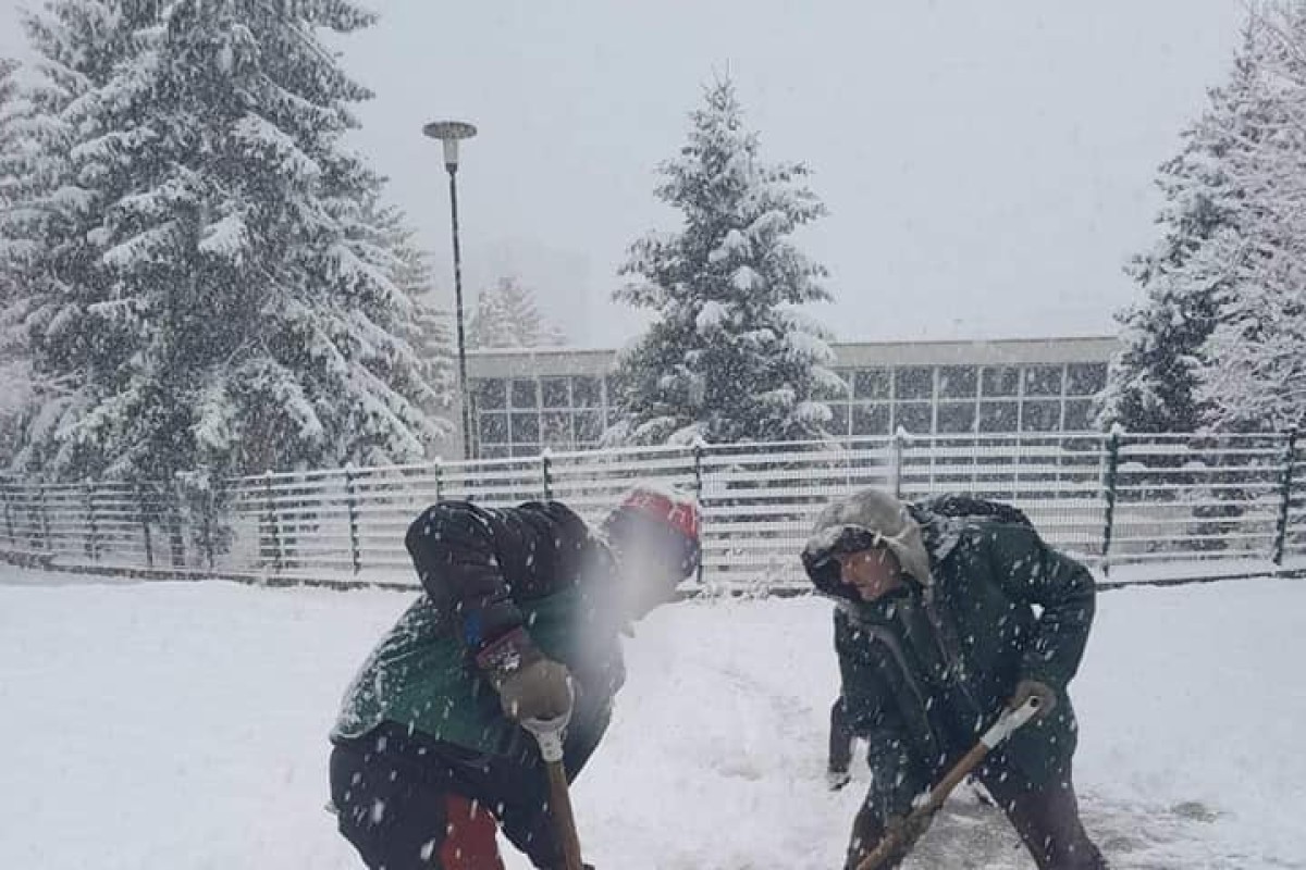 Zimska služba na terenu, čiste snijeg sa sarajevskih ulica