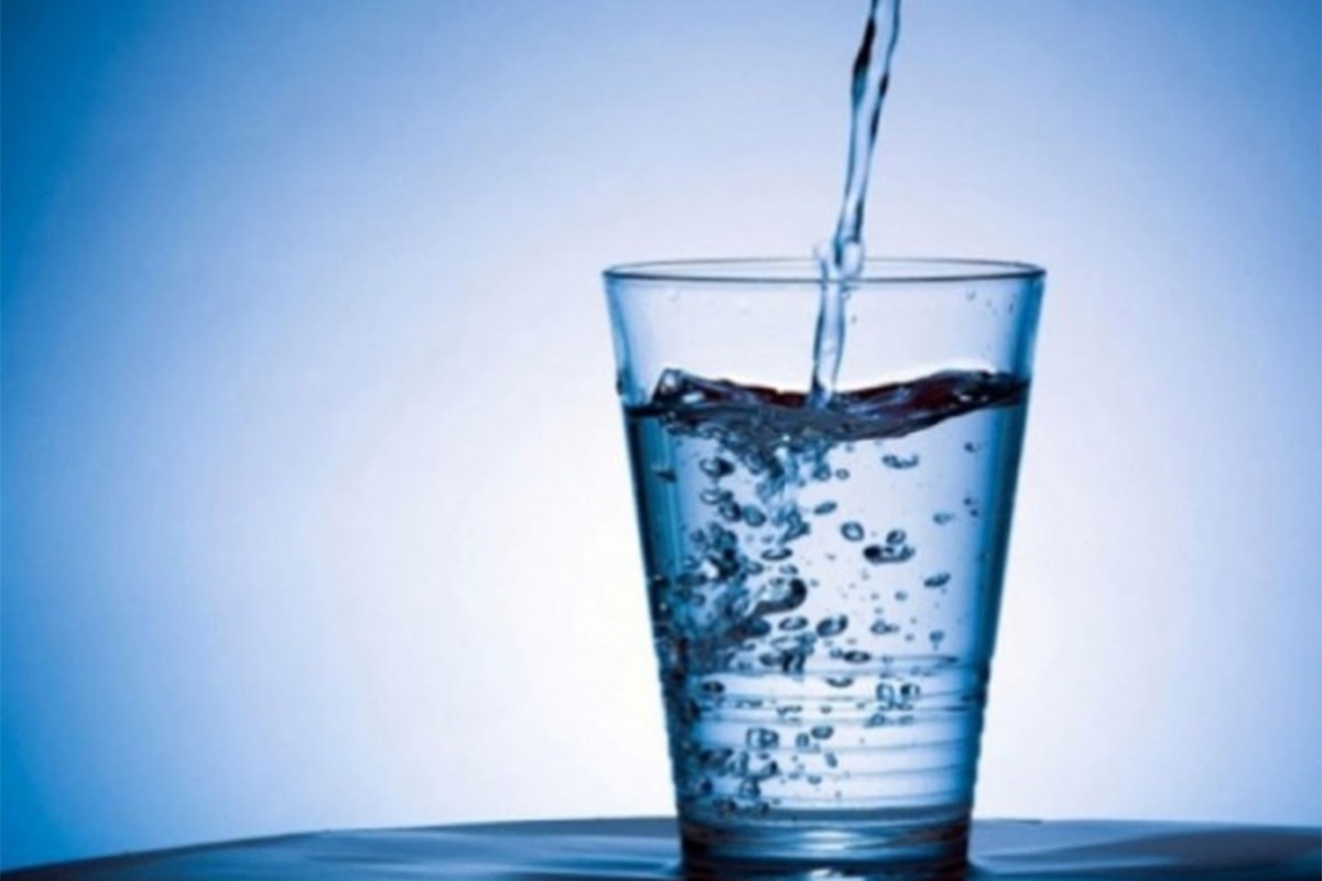 Hladna voda ili voda sobne temperature – šta je bolje za zdravlje?