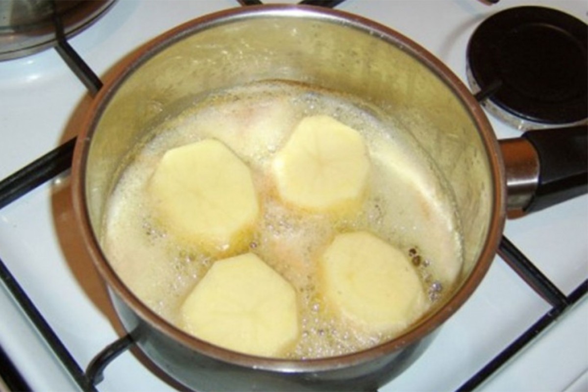 Koliko bi krompir u vodi trebao da stoji prije termičke obrade