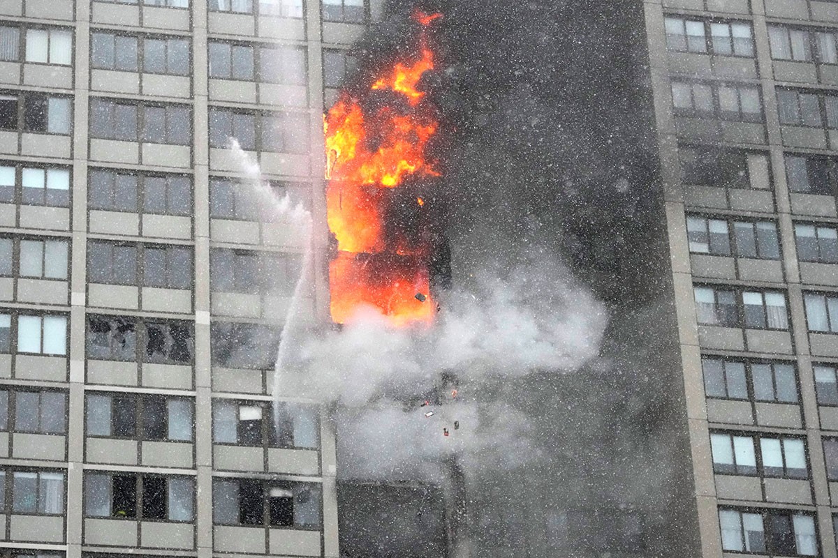Požar u zgradi u Čikagu, ima povrijeđenih i stradalih