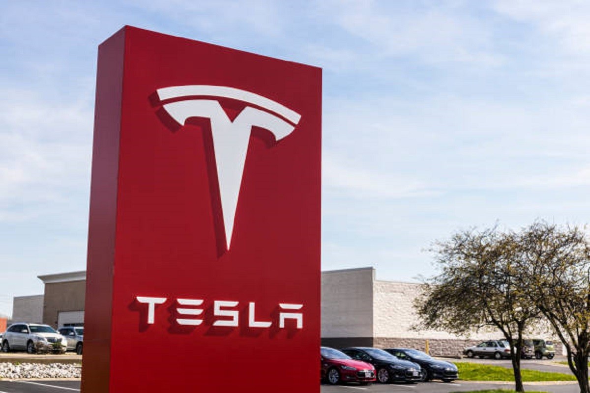 Tesla dobija 11 odsto na dionicama jer zarada nadmašuje Muskove "smetnje"
