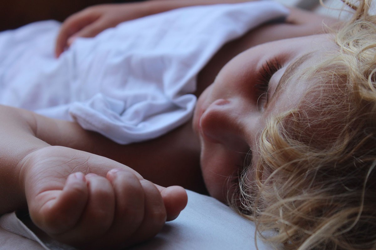 Kada bi dijete trebalo da počne da spava u svojoj sobi?