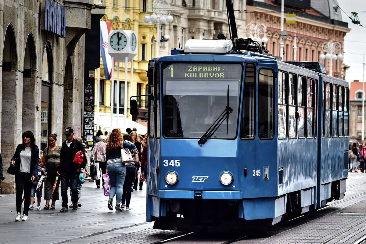 Zagreb skida reklame sa tramvaja, čeka ih tužba od deset miliona evra