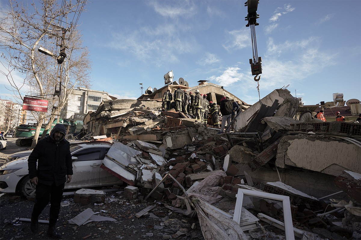 Najmanje 150.000 ljudi ostalo bez doma nakon zemljotresa, srušeno 6.000 zgrada