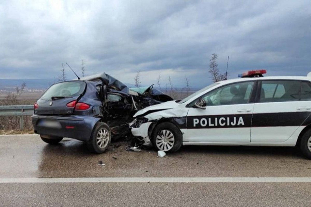 Teška nesreća kod Mostara: Jedna osoba nastradala, tri policajca povrijeđena