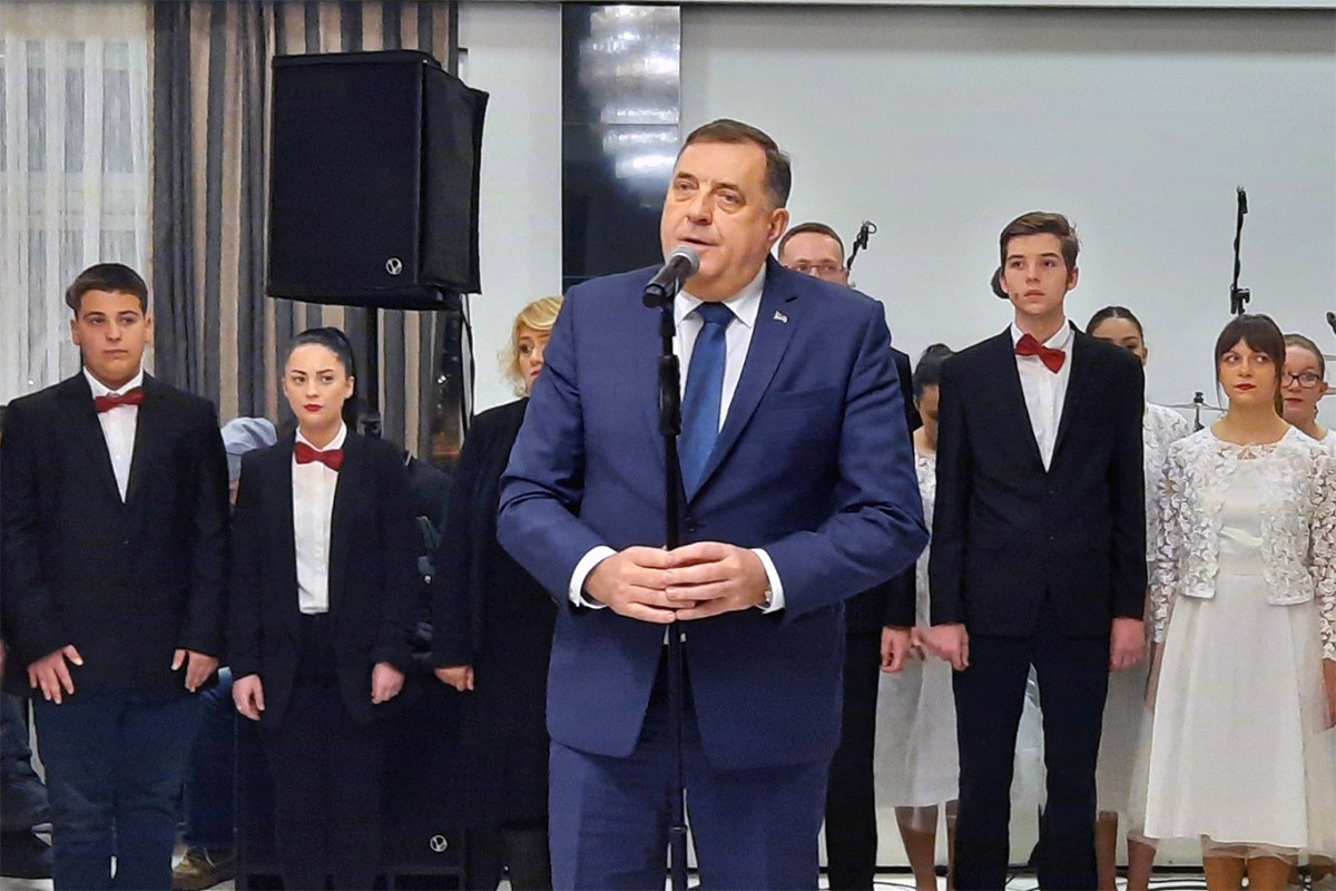 Dodik: Trajno prezentovati činjenice o boravku Srba na području Tuzle