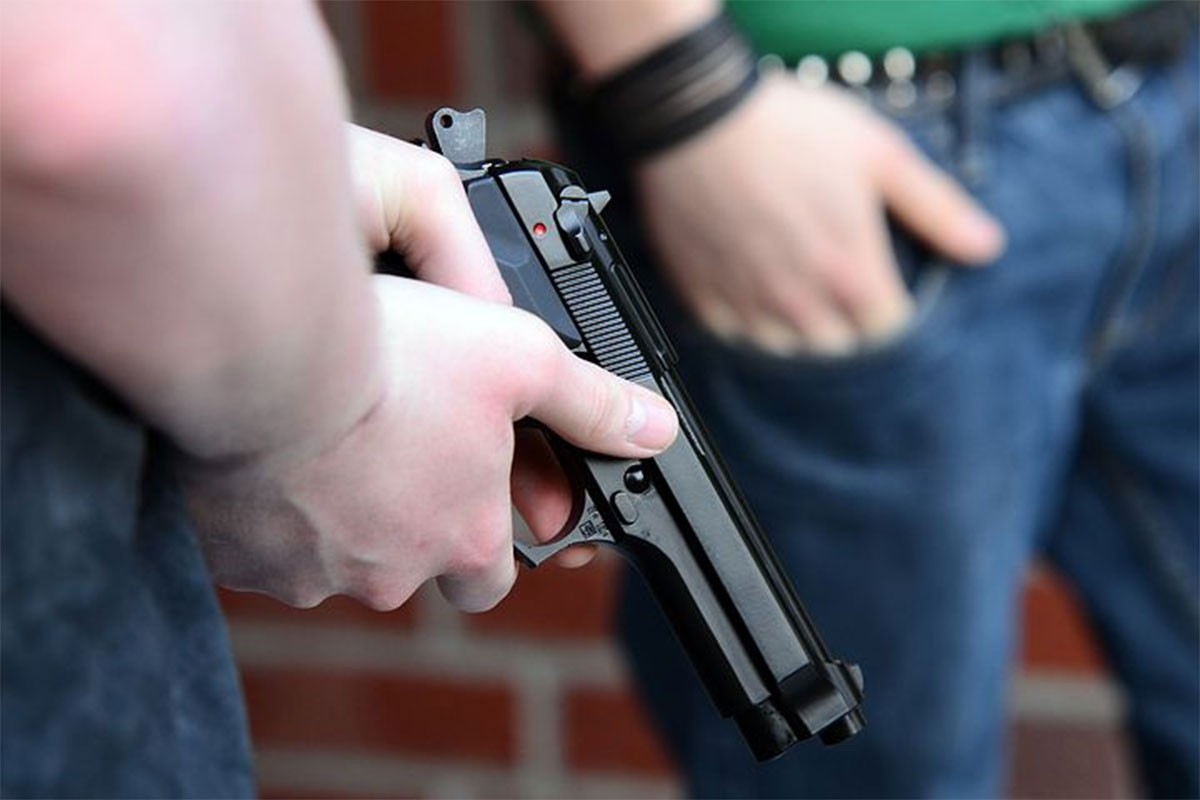 Mladić iz BiH potegao pištolj na Rumuna pa mu pronašli drogu